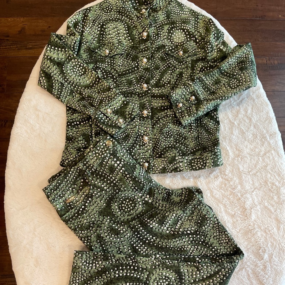 Jean pant set St. John size 14 pearl/gold snaps